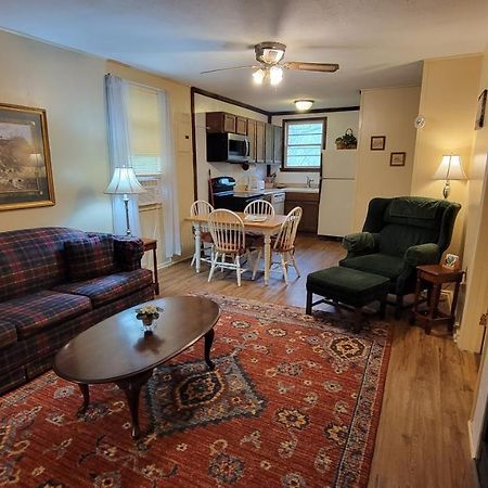 阿鲁温特马厩加小屋酒店 Cullowhee 外观 照片