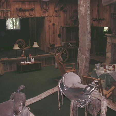 阿鲁温特马厩加小屋酒店 Cullowhee 外观 照片