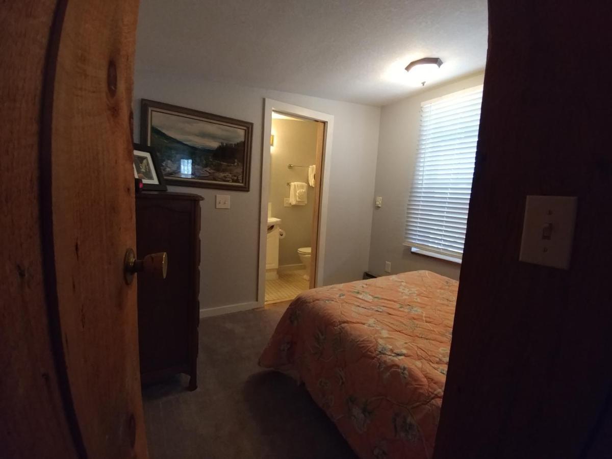 阿鲁温特马厩加小屋酒店 Cullowhee 外观 照片