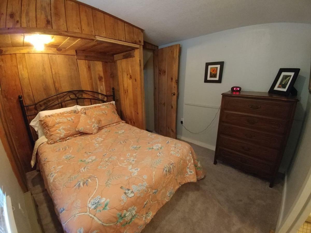 阿鲁温特马厩加小屋酒店 Cullowhee 外观 照片