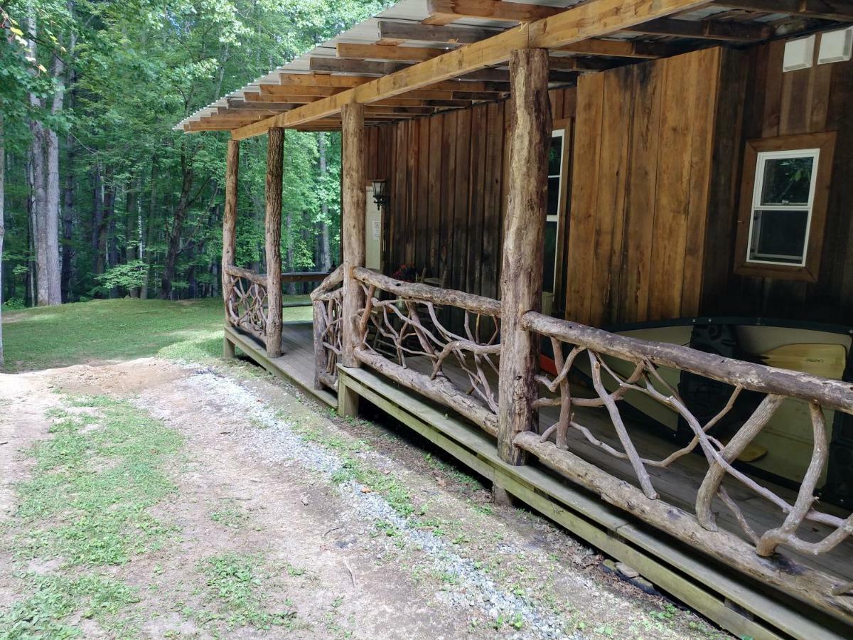 阿鲁温特马厩加小屋酒店 Cullowhee 外观 照片